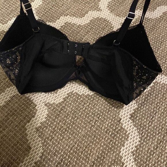 Victoria’s Secret push-up bra size 34DD - Picture 4 of 9